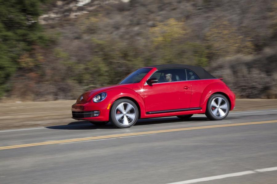  Volkswagen Beetle Cabriolet 2012 года  (фото 56 из 107)